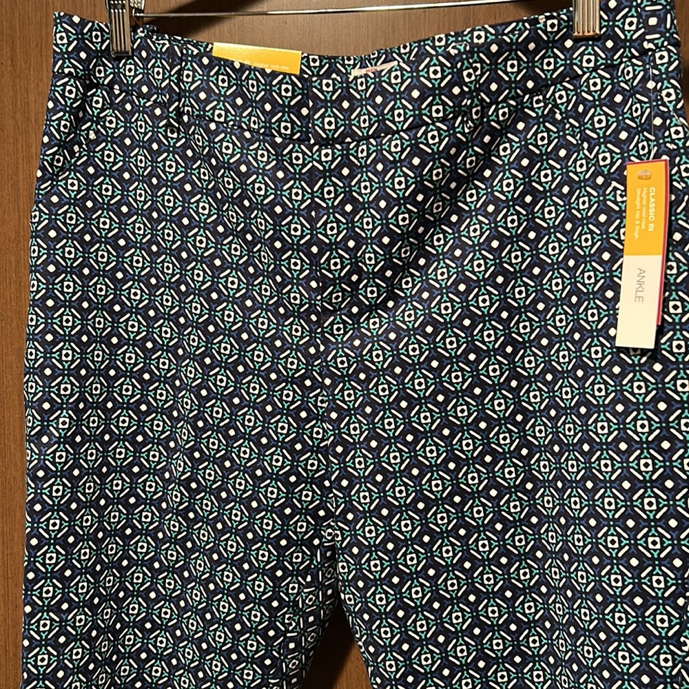 Merona Higher Mid-Rise Leg Classic Fit Straight hip and thigh Size 14 like new